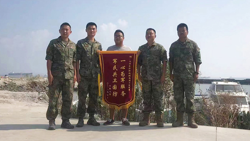貼心服務(wù)暖軍心 收到錦旗獲贊譽(yù)